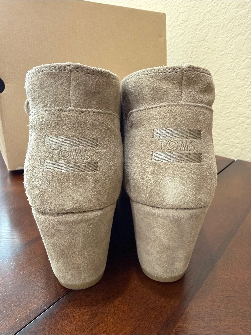Toms gently worn